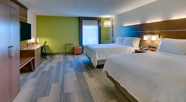 Четырёхместный люкс Holiday Inn Express & Suites Atlanta Perimeter Mall Hotel by IHG