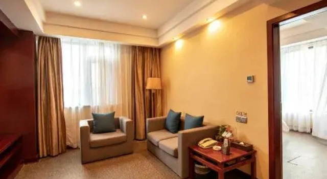 Четырёхместный люкс Comfort с 2 комнатами Hengrui International Hotel