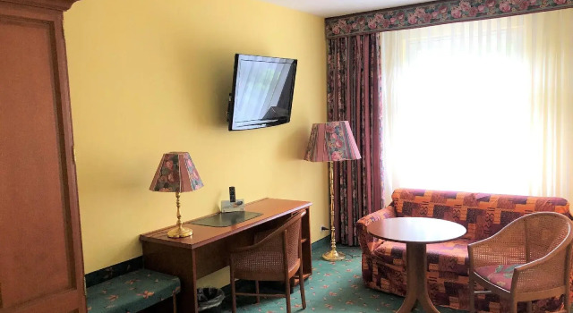 Brandiser Parkhotel, Book Hotel Hoteller i Brandis med parkering, Parkering