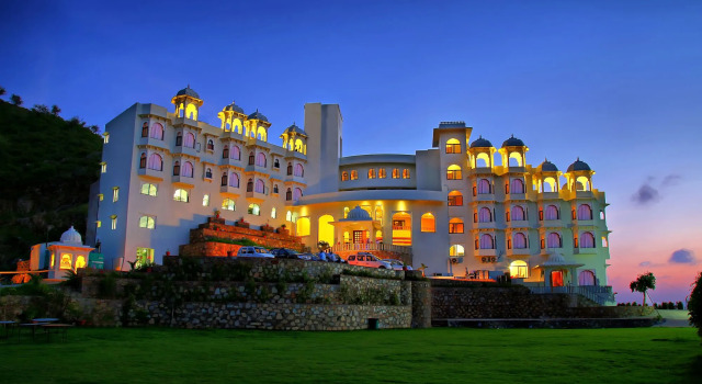 Bhairavgarh Palace Udaipur, Забронировать Отель Отели штата Раджастхана 4 звезды, 4*