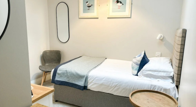 Одноместный номер Standard Beach House Hotel