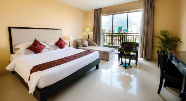 Двухместный номер Deluxe с видом на город Almond Hotel Sothearos