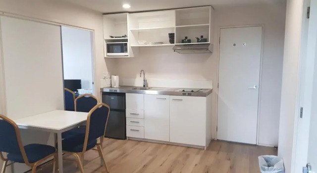 Шестиместные апартаменты с 3 комнатами Empire Apartments