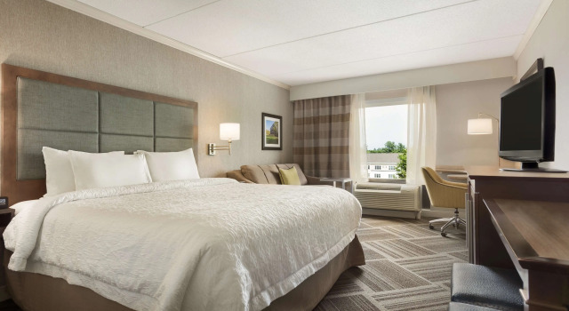 Hampton Inn & Suites Manchester-Bedford