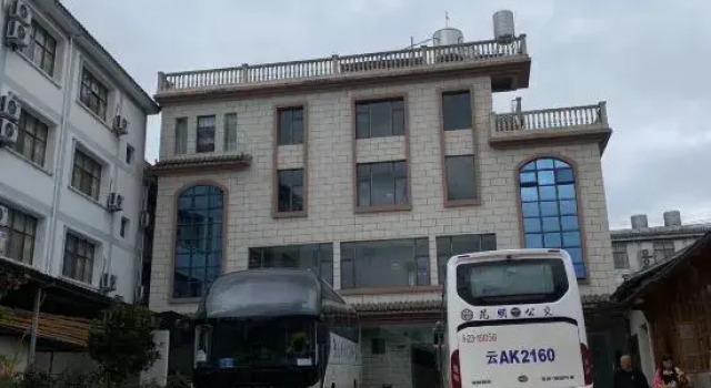 Lijingyuan Hotel, Red Land Town, Kunming, Rezerwuj Hotel Hotele w Kunming z parkingiem, Parking