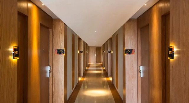 Двухместный номер Superior Yellow Star Ambarukmo Hotel
