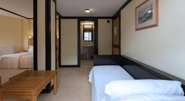 Трёхместный номер с видом на залив Baía Madeira Hotel