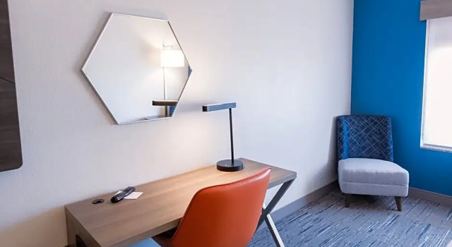 Четырёхместный люкс c 1 комнатой Holiday Inn Express & Suites Guthrie North Edmond by IHG