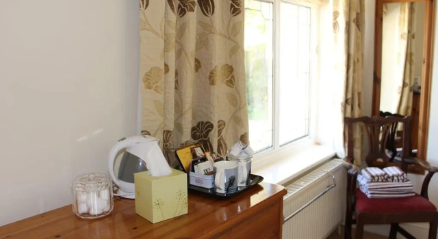 The Laurels Guesthouse, Забронировать Отель Отели Котсуолда с парковкой, Парковка