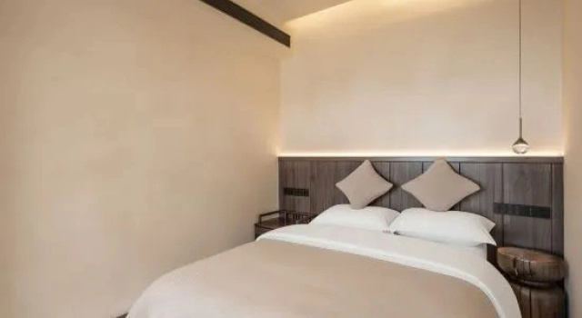 Люкс Luxury с балконом Yunyi Mountain Retreat · SOLACE | 360° Golden Mountain Sunshine · Panoramic Luxury Chinese Inn