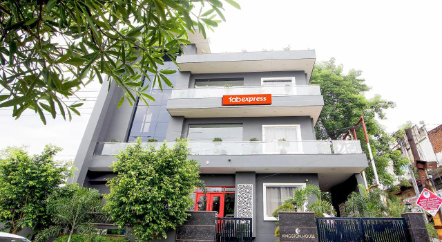 Fabhotel Kingston House, Забронировать Отель Отели Гомти Нагара с парковкой, Парковка