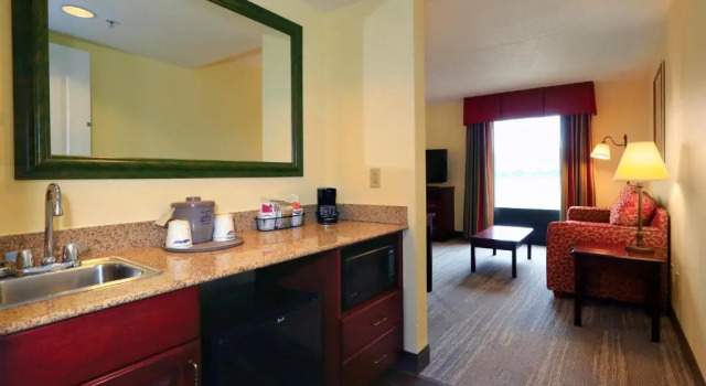 Четырёхместный люкс Hampton Inn and Suites of Lamar