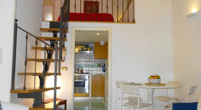 Mezzocannone Holiday House, Забронировать Отель Отели Неаполя с парковкой, рядом с Кафедральный собор Неаполя, Парковка