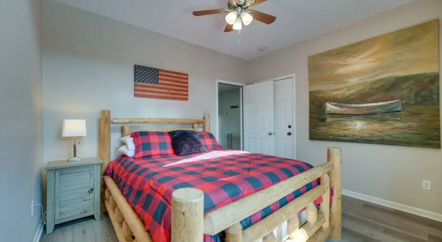Branson Condo on Golf Course, 4 Mi to Downtown, Prenota Appartamento Hotel a Missouri con parcheggio, Parcheggio