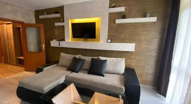 Deluxe 707, Buchen Sie Hotel Hotels in Borowez mit Pool, Schwimmbad