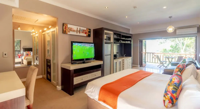 Люкс Luxury с балконом и с видом на море Boardwalk Lodge - Self-Catering