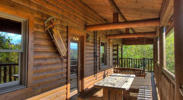Rustic 4/2 Log Cabin with Lovely Views! Sleeps 8!