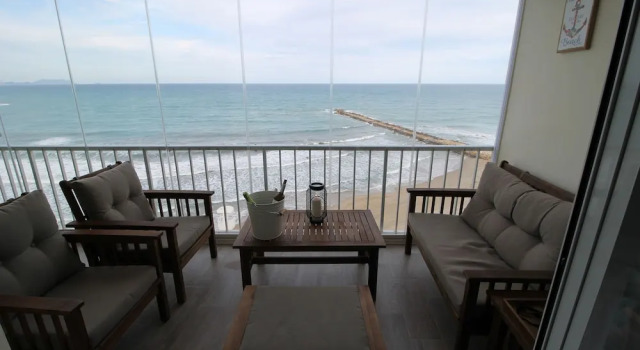 Апартаменты Deluxe с 2 комнатами с балконом и с видом на океан Sea front - Stunning views