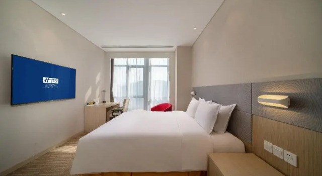 Двухместный люкс с 2 комнатами Holiday Inn Express Qingdao Innovation Park by IHG