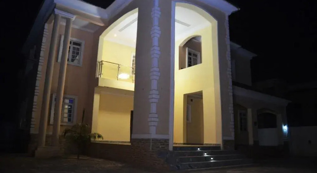 House X, Rezerwuj Pensjonat Pensjonaty w Bwari, Pensjonat