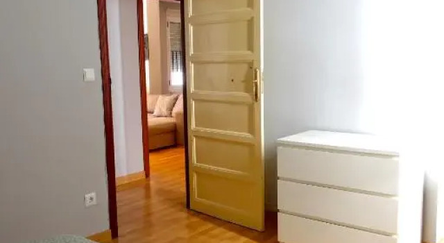 Yellow Door 2, Забронировать Отель Понферрада El Bierzo, рядом с Bergidum Theatre