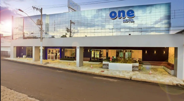 ONE HOTEL, Забронировать Отель Отели Минас-Жерайс с бассейном, Бассейн