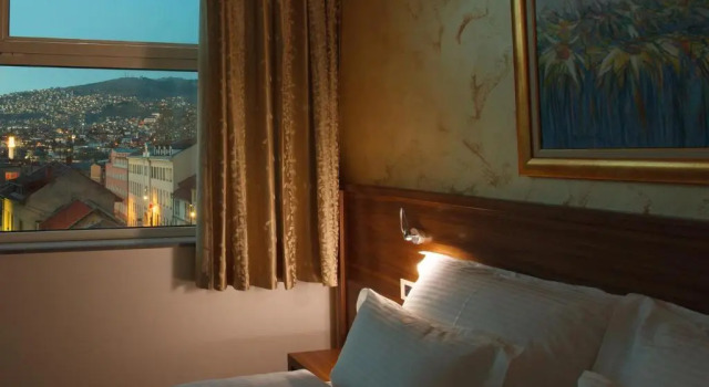 Полулюкс Hotel Bistrik City Center