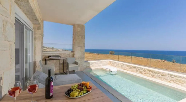 Chata Sofia Suite, a seafront hideaway !