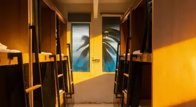 Кровать в общем номере (мужской номер) Weiguang Garden Hostel (Nanchang Tengwang Pavilion Wanshou Palace)