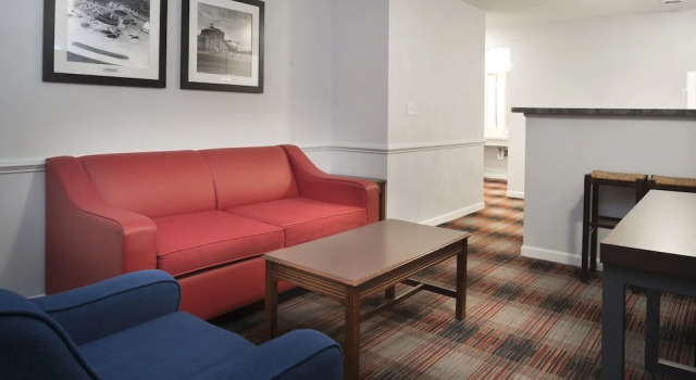 Люкс с 2 комнатами Luxbury Inn & Suites