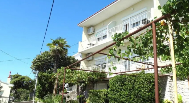 Apartmani Crikvenica 30053 - Veljacic, Забронировать Отель Отели Приморско-Горанской жупания с парковкой, Парковка