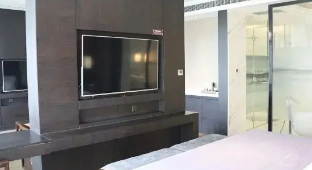 Люкс с видом на внутренний двор East River International Hotel