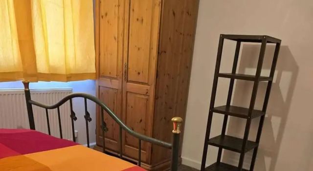 3 Bed House- Sleeps 6 - Parking - Wifi, Забронировать Отель Отели Бакингемшир с парковкой, Парковка
