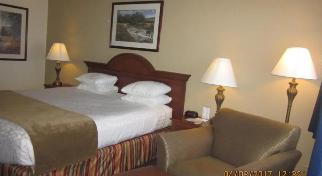 Camera Standard Trailside Inn