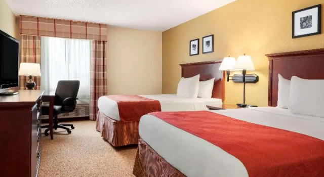 Шестиместный номер Standard Country Inn & Suites by Radisson, Cedar Rapids Airport, IA