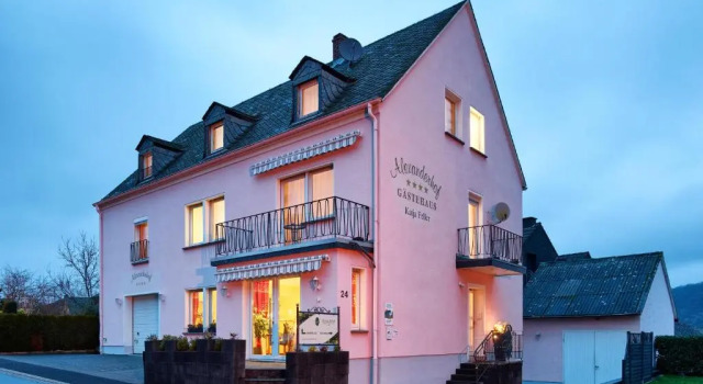 Gästehaus Alexanderhof, Забронировать Отель Лайвен Trier-Saarburg