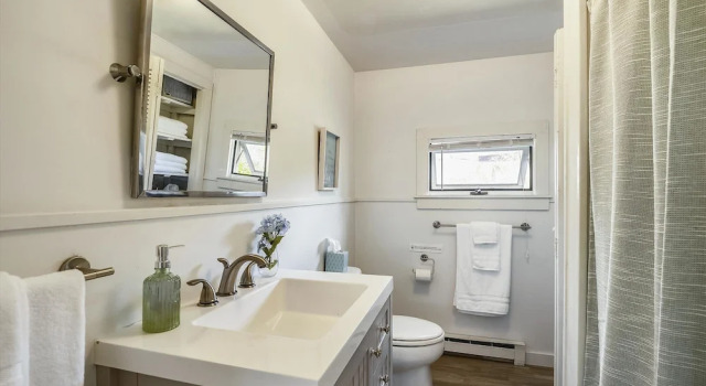 Коттедж Oak Bluffs 3-Bed Cottage, Walk to Town