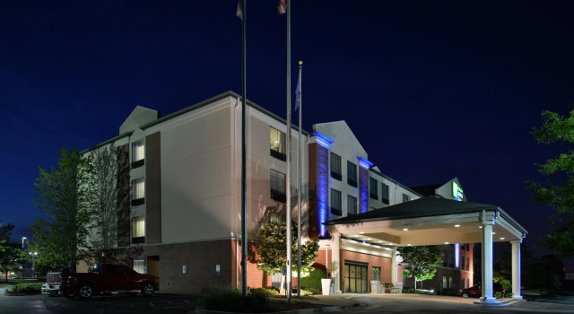 Holiday Inn Express Hotel & Suites Milwaukee-New Berlin, an IHG Hotel, Reserva ahora Hotel New Berlin Wisconsin