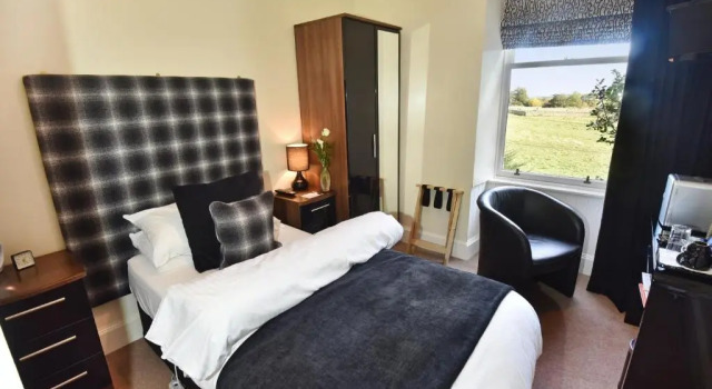 Одноместный номер Standard с видом на сад Kiltearn Guest House