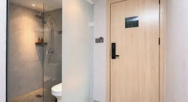 Qingmu Hotel (Nanjing Changfu Street Subway Station Bayi Hospital)