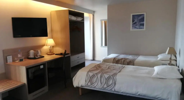 Hotel Le Léman, Забронировать Отель Отели Южного берега Женевского озера с парковкой, Парковка