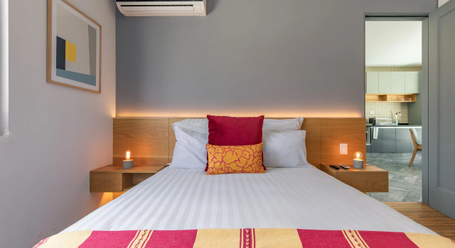 Casai 1BR Top Floor in an Art Deco Building!