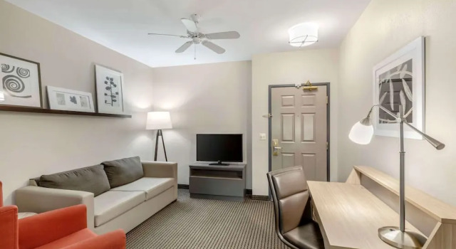 Люкс c 1 комнатой Country Inn & Suites by Radisson, Elk Grove Village-Itasca