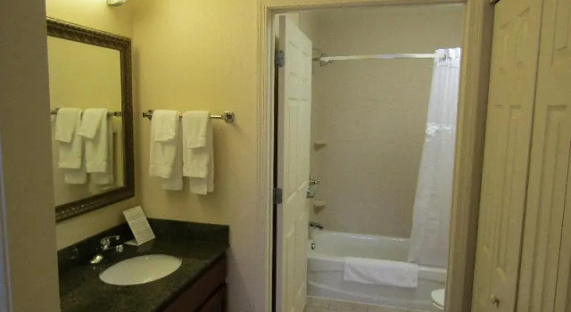 Номер Standard Staybridge Suites Rochester University by IHG