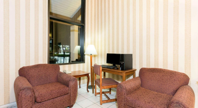 Super 8 by Wyndham Riviera Beach West Palm Beach, Buchen Sie Gasthaus Mini-Hotels in Palm Beach County, Gasthaus