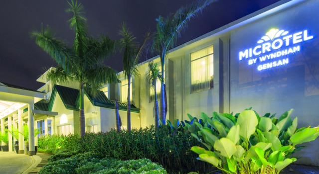 Кровать в общем номере Microtel by Wyndham General Santos
