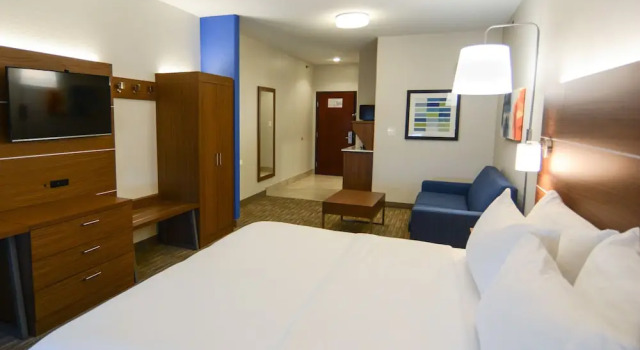 Двухместный люкс Holiday Inn Express Hotel & Suites New Boston by IHG