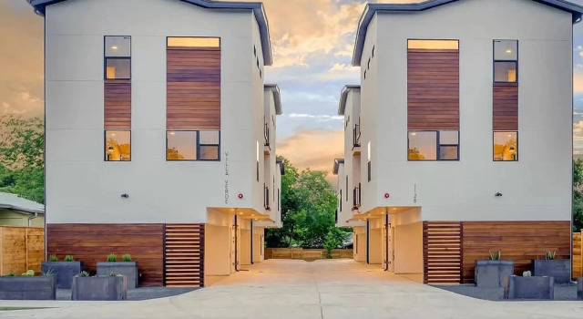 East Downtown 3BR Condo w Fast Wifi and Sleeps 8, Book Hotel Hoteller i Austin med parkering, nær Downs Park, Parkering