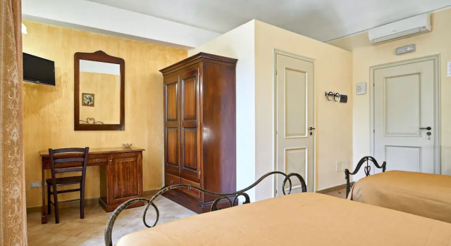 Agriturismo Conte Ruggero, Book Vacation Home Regalbuto Sicily