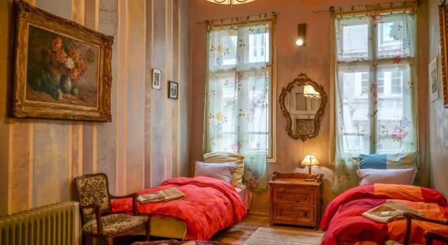 Кровать в общем номере Rooster Hostel